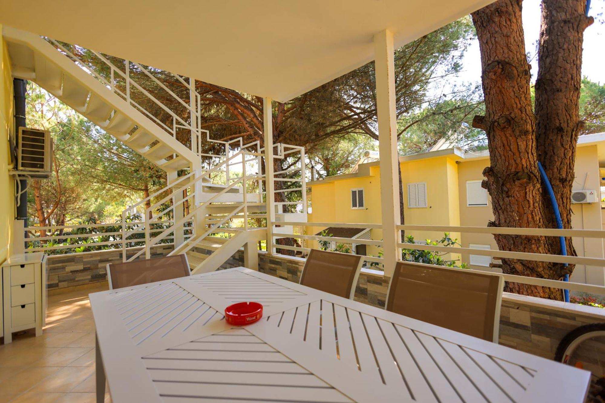Grandstay Villa Perla Resort Драч Екстериор снимка