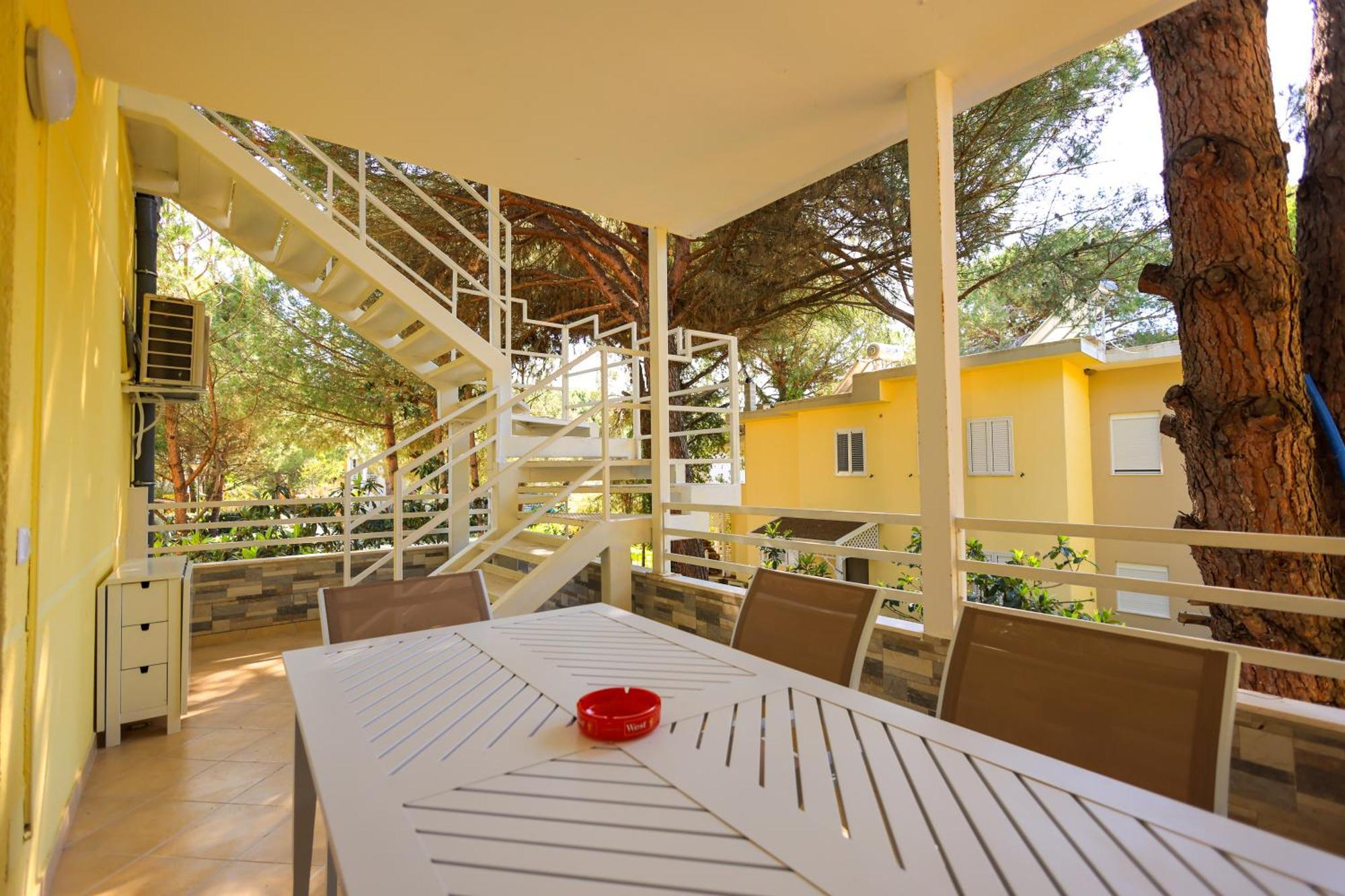 Grandstay Villa Perla Resort Драч Екстериор снимка